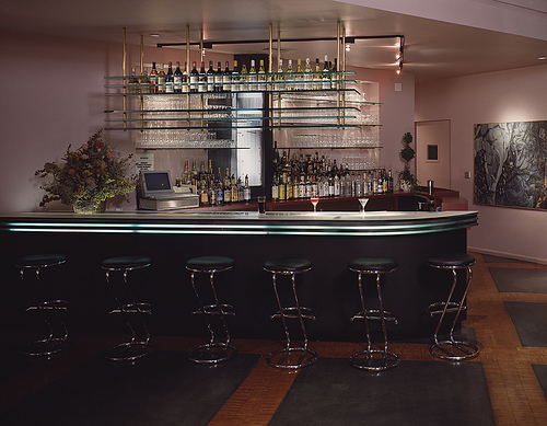 47th St. restaurant bar. Bill Miller achieved this mood  by controlling multiple light sources.